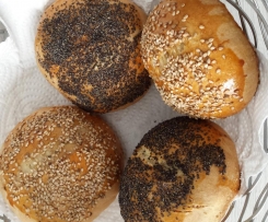 Fluffige Mohn- und Sesambrötchen 
