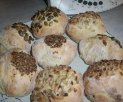 Brötchen mit Sonnenblumenkerne Kürbiskerne u.Sesam