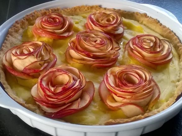 Apfel-Rosen-Tarte