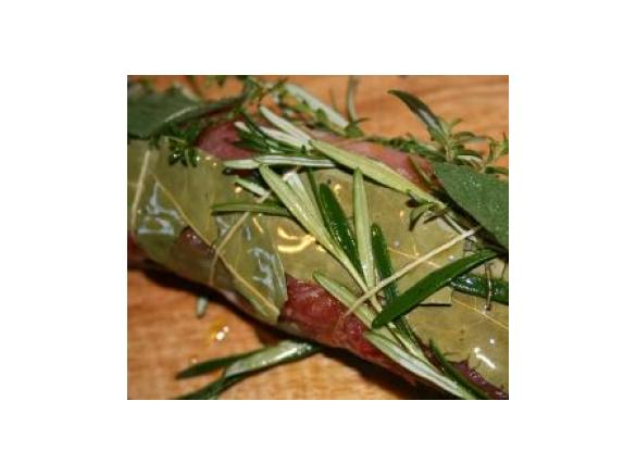 Schweinefilet in Salzkruste an Senfsoße