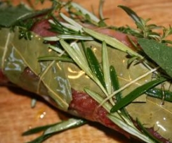 Schweinefilet in Salzkruste an Senfsoße