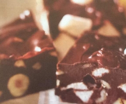 Marshmallow Schokoladen Konfekt mit Nüssen 