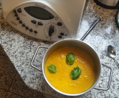Möhrensuppe mit Allerlei