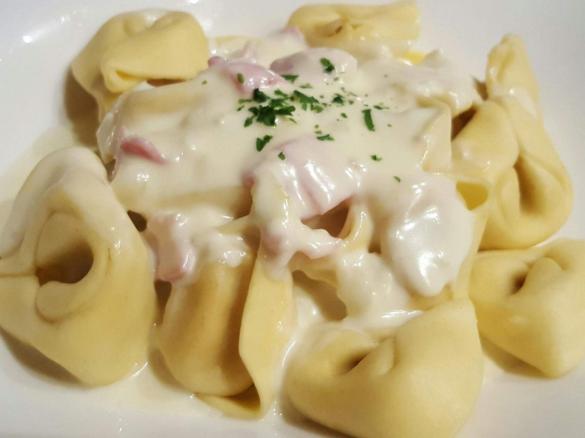 Tortellini mit Schinken-Sahne-Soße