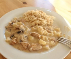 Geschnetzeltes von Geflügel (mit Ananas Champignons und Reis) all in one