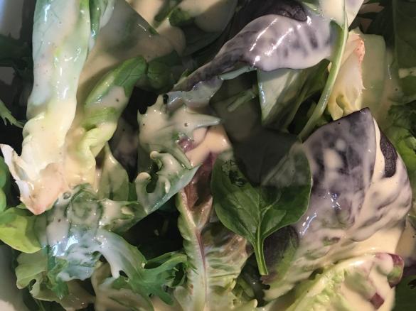 Honig-Senf-Dressing auf fruchtige Art