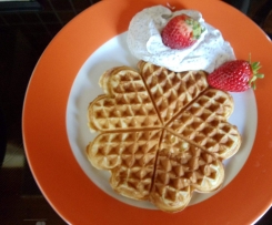 Marzipanwaffeln mit Mohnsahne