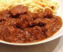 Rindergulasch mit Tomate - Spezzatino di manzo al pomodori