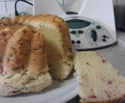 Gugelhupf mit Hefe, herzhaft mit Schinkenspeck