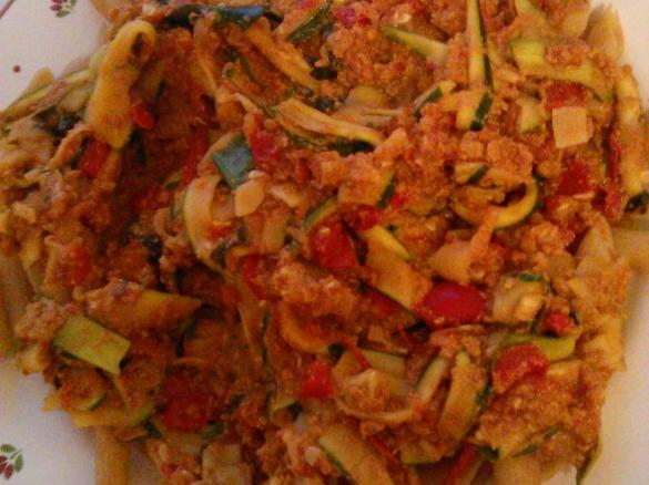 Zucchini Spaghettie bzw. Pasta mit veganer Bolognese - veggie - vegan - high carb - low fat - fitness -gesund