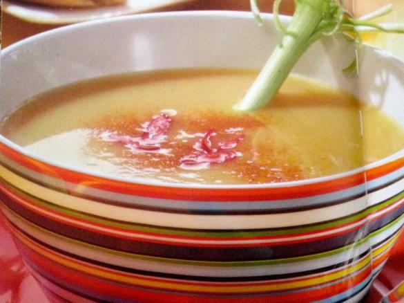 Gekühlte Birnen-Curry-Suppe