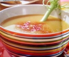 Gekühlte Birnen-Curry-Suppe