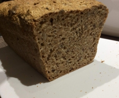 Dinkel-Vollkornbrot mit Haferflocken & Körnern