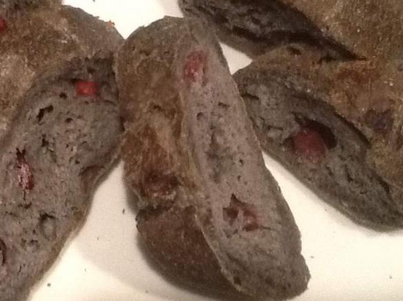 SCHWARZES BAGUETTE ( GAG;)mit Cranberry