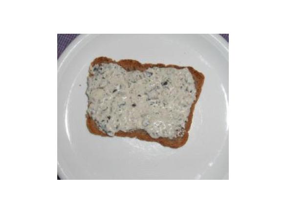 Basilikumcreme mit Oliven