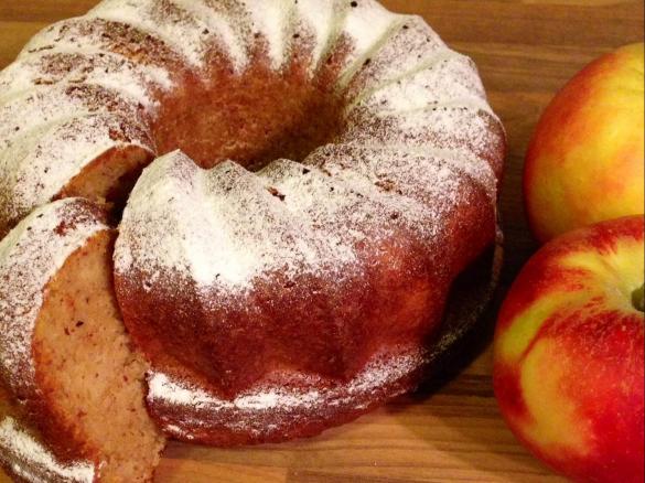 Saftiger Apfel-Marzipan-Kuchen