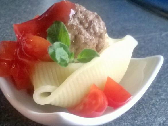 Pasta-Party - Muschelnudeln mit Bällchen ungarische Art