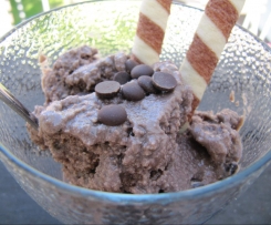 Oreo-Marzipan-Eis mit weißer Schokolade