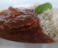 kräftiges Rindergulasch mit Reis