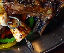 Grillspieße mit Rindersteak und Bacon-Böhnchen