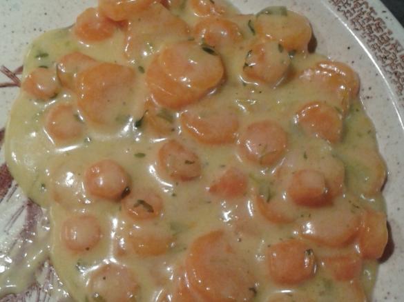 Karottengemüse mit Lauchzwiebel und Sahne