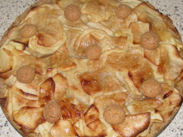 Amarettitorte mit Äpfeln