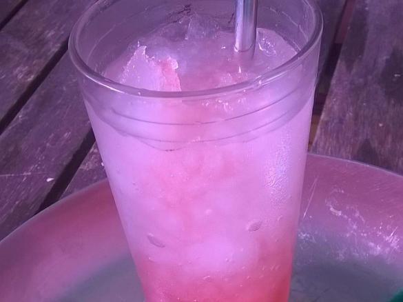 Gulab Sharbat - indisches geeistes Rosengetränk