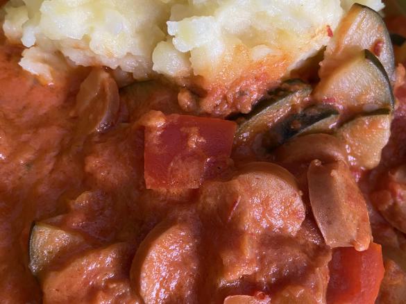 Gemüse-Würstchen-Gulasch