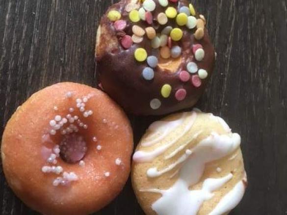 Variation von Donuts für den Donutmaker