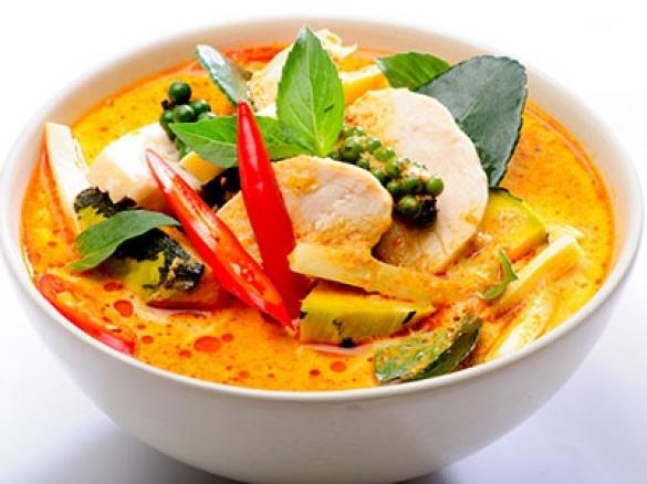 Rotes Thai Curry mit Rind und Thai-Auberginen