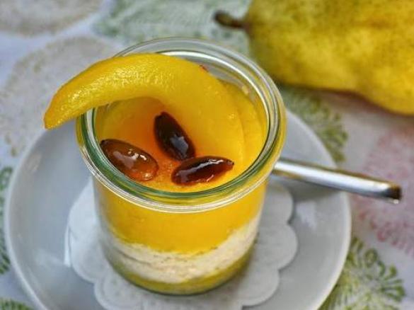 Safran-Birnen mit Cantuccini-Creme