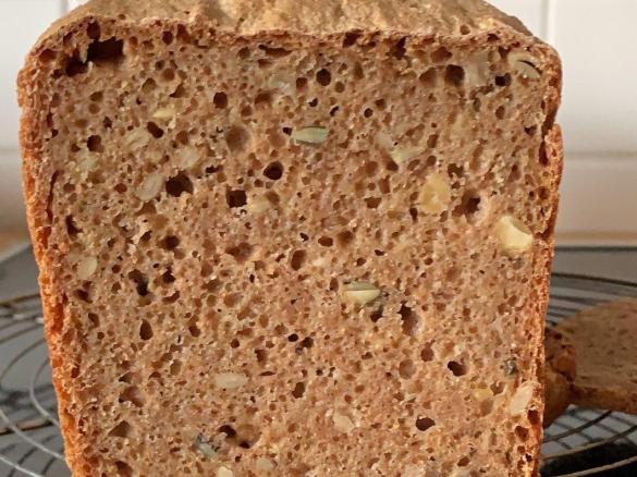 Vollkorn-Dinkel-Roggen-Brot