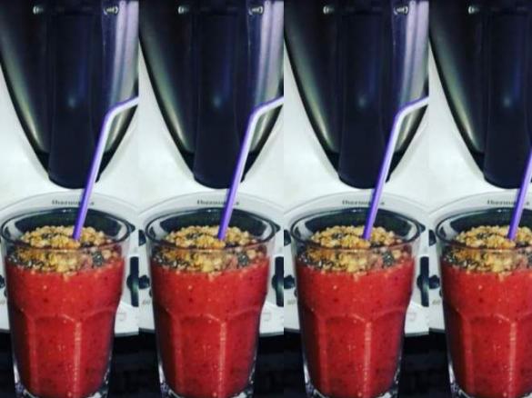 Frühstücks Smoothie mit Nüssen und Chiasamen