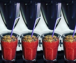 Frühstücks Smoothie mit Nüssen und Chiasamen