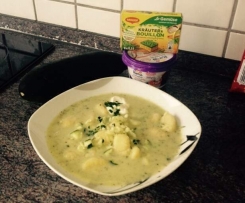 Zucchini-Cremesuppe mit Gnocchi