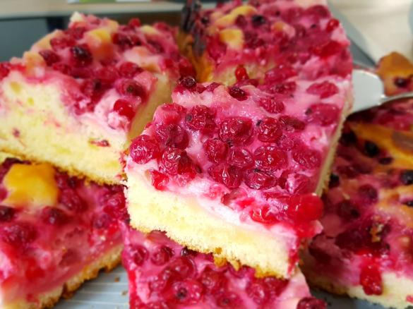 Johannisbeer-Schmand-Blechkuchen