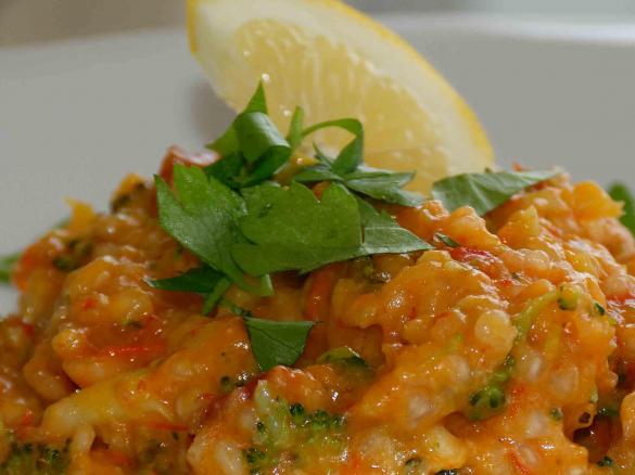 Spanisches Paprika-Risotto mit Chorizo und Garnelen