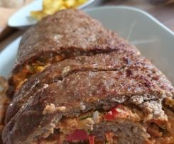 Hackbraten mit Frischkäsefüllung und Kartoffelspalten