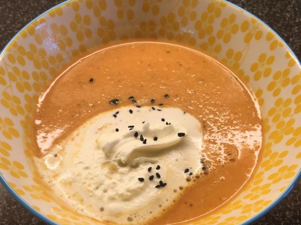 Rote Linsen Suppe mit Kokosmilch