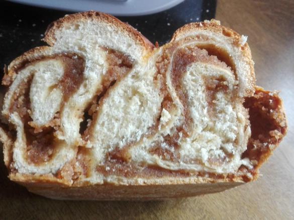 Mandel- Baileys Füllung im Hefezopf