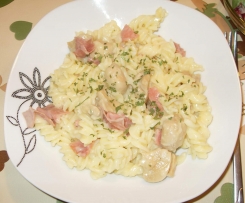 Nudeln mit Salami-Pilz-Sauce