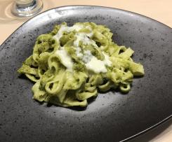 Tagliatelle mit Pistazienpesto