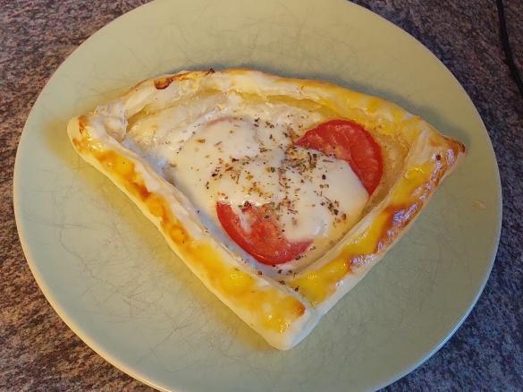 Blätterteig mit Tomaten - Frischkäse