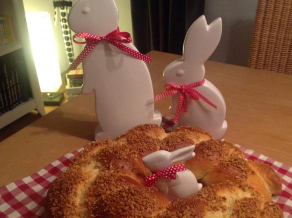 Dinkel Osterkranz mit Pinienkernen