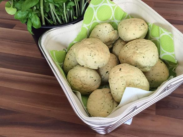Panini Bällchen mit Kräuter & Knoblauch - perfekte Brötchen für Grillparty