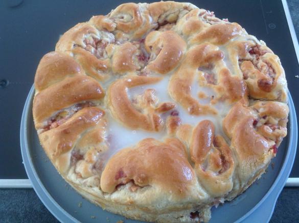 Variation von Nussschneckenkuchen (vegan) mit Apfel-preiselbeerenfüllung