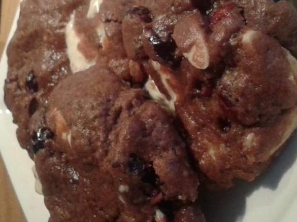 Schokoladige Cashew-Cranberrie-Cookies