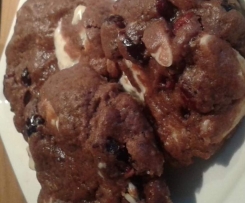 Schokoladige Cashew-Cranberrie-Cookies