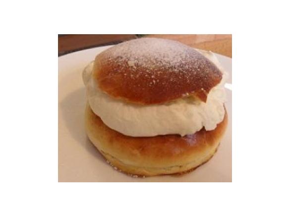Schwedisches Faschingsgebäck (Semlor)