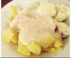 Kartoffeln und Blumenkohl mit Käseschinkensoße